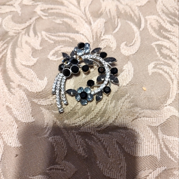 🖤🩶🤍 Sultry Vintage Art Deco Nouveau Rhinestone Brooch - Picture 8 of 11